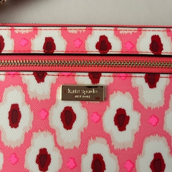 Kate Spade ♠️ New With Tags Laurel Way front pocket wristlet - Picture 2 of 9